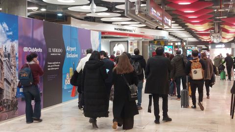 Parte de la expedici�n vio frustrado su viaje esta tarde en el aeropuerto de Barajas