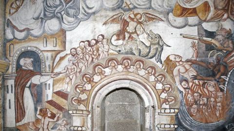 Un detalle de los murales de la iglesia de Pesqueiras
