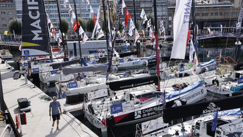 Las embarcaciones de la regata La Solitaire du Figaro Paprec están atracadas en los muelles de A Laxe