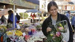 Las flores dan color al mercado carball�s