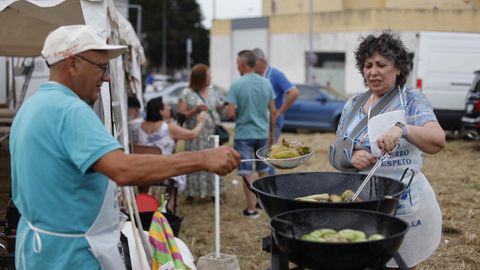 Celebraci�n de la Festa do Becerro ao Espeto por el San Xo�n en A Piringalla.