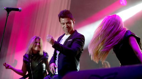 Imagen de archivo de David Civera durante un concierto en Noia.