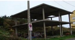 Uno de los inmuebles demolidos el a�o pasado, en este caso en Camari�as