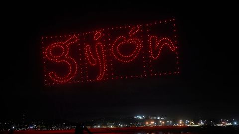 Letras de Gij�n hechas con drones