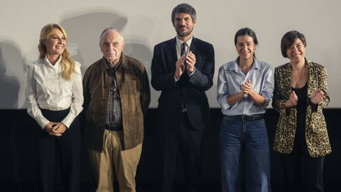 El ministro de Cultura, Ernest Urtasun, junto al presidente de la Academia de Cine, Fernando Mndez-Leite; Mar Rojo, representante del Observatorio de Igualdad de Gnero en el mbito de la Cultura y vicepresidenta de MIN (Mujeres de la Industria de la Msica); Cayetana Guilln Cuervo, presidenta de la Academia de las Artes Escnicas, y Virginia Yage, miembro de la Junta Directiva de la Academia de Cine y de su Comisin de Igualdad.