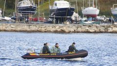 El equipo del GEAS, volviendo a Portos�n tras inspeccionar la zona en la que apareci� el hueso