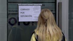 La cl�nica Coru�a Visi�n, donde trabajaba Juan Manuel T�bara Rodr�guez, cerr� al p�blico este lunes como se�al de duelo por el fallecimiento del m�dico oftalm�logo coru��s el pasado viernes.