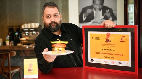 ARGENTINOS BURGER A ESTRADA
En el 2024 consiguieron el t�tulo de Mejor Hamburguesa de Espa�a y en el 2025 fueron campeones gallegos. Este 2026 esperan repetir con un medall�n de vaca gallega.
