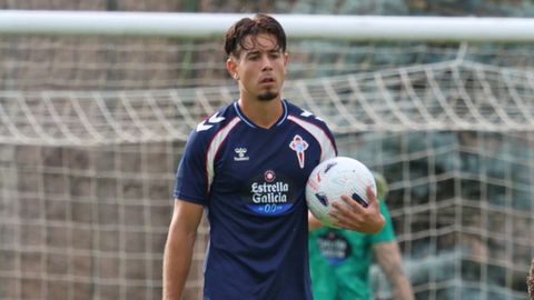 El capit�n del Celta Fortuna, Pablo Meix�s, en un partido de esta pretemporada.