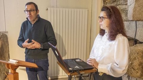 �scar Rey y Fina Paulos, durante su conferencia sobre IA 