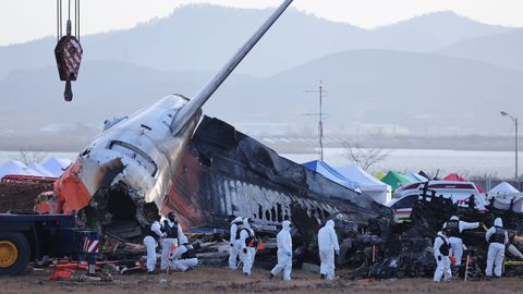 Restos del avi�n de Jeju Air siniestrado en Corea del Sur