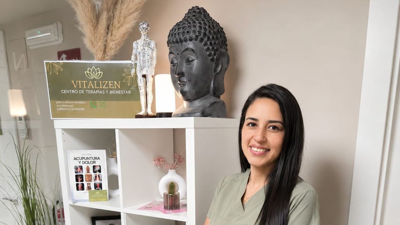 Alison Castañeda Espíndola, colombiana en A Mariña: «Vine hace ocho años por amor y para mí es un privilegio poder ver todos los días el mar»