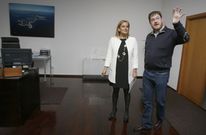 La presidenta de la Diputaci�n, Carmela Silva, ayer con el alcalde de A Illa en el Concello. 