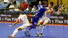 Santiago Futsal y Azkar Lugo disputaron en la capital gallega un derbi de mucha intensidad y con un ritmo muy alto.