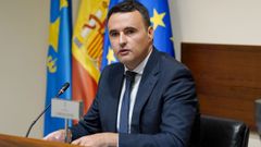 El consejero de Hacienda, Justicia y Asuntos Europeos, Guillermo Pel�ez, comparece en la Junta General para informar sobre las medidas tributarias previstas para este a�o y sobre la gesti�n del Centro de Responsabilidad Penal de Menores Casa Juvenil de Sograndio