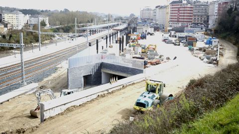 El vial de salida y entrada de buses ya se est� construyendo junto a la intermodal
