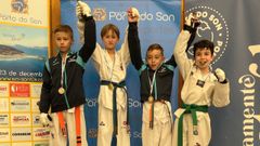 Roi del R�o, en el podio con su medalla de oro.