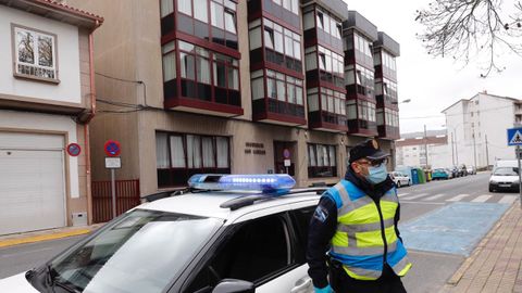 La Policia Local, a las puertas de la residencia San Carlos de Celanova