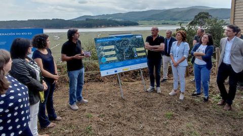 La conselleira de Medio Ambiente supervisó los trabajos realizados y explicó el proyecto