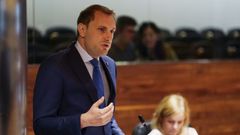 El portavoz y diputado de Foro Asturias, Adri�n Pumares, durante su intervenci�n en la Junta General del Principado