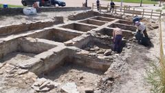 Trabajos de consolidaci�n de las diez piletas excavadas junto a la playa de A Magdalena