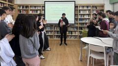 La comunidad educativa del IES rinde un homenaje a Miguel Ramos, por su galard�n