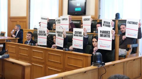 Los concejales del PP evidenciaron su parecer de que Santiago est� bloqueado exponiendo aquellos asuntos en los que cuestionan la gesti�n del gobierno bipartito (BNG-CA)