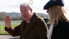 El presentador Jeremy Clarkson, en el festival h�pico de Cheltenham en marzo.