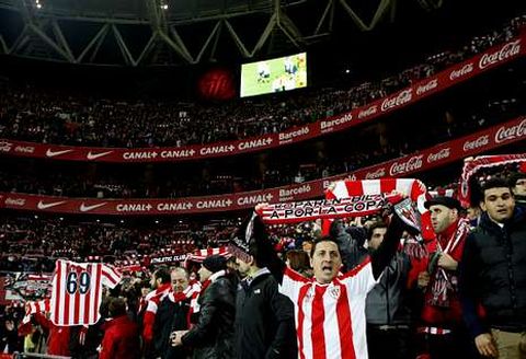 La aficin del Athletic poblar las gradas del estadio de Balados.