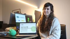 Ester V�zquez trabaja desde Santiago y su socio, Giuseppe Cannone, desde el Reino Unido.