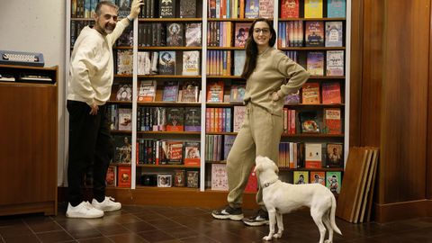 Roberto Cagiao�e Eva Cam�n comparten un podcast sobre libros que suman��s s�as recomendaci�ns�e valoraci�ns en v�deos que soben��s s�as�redes sociais