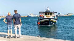 <span lang= gl >As rutas real�zanse no Santa Cruz, un barco bateeiro adaptado para o eido tur�stico</span>
