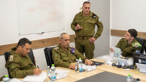 Eyal Zamir durante una planificacin de operaciones para Gaza.