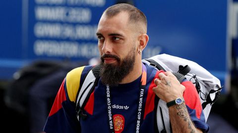 El gallego Borja Iglesias, a su llegada al Atlanta Stadium antes del partido del Mundial entre Espa�a y Arabia Saud�.