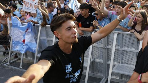 El jugador del Celta Fortuna Pablo Meix�s, en la celebraci�n del ascenso en la Porta do Sol.