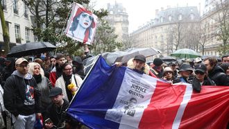 Manifestantes protestan contra el linchamiento de Quentin Deranque, el domingo pasado en una manifestaci�n celebrar en la plaza parisina de La Sorbona