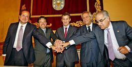 Revuelta, de Navantia, Carrera, de Pemex, Feijoo, Aguirre, de la SEPI, y Garc�a Costas, de Barreras, tras la firma del acuerdo.