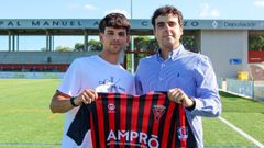 Adri�n N��ez Manza junto al presidente del Lal�n, Guillermo Fern�ndez.