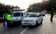 Imagen del accidente entre dos veh�culos a las nueve de la ma�ana en el vial que une Malpica con Carballo. 