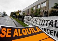 La crisis ha disparado las naves en alquiler, como la de la foto, en el pol�gono de O Campi�o.