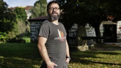 Carlos da Aira, organizador do Poemagosto de Allariz, no Museo do Coiro.