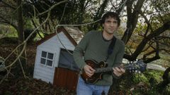 O segundo �lbum de Berlai � froito dos d�as do confinamento. Na imaxe, na s�a casa de Rois