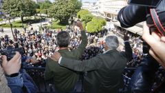 Rub�n Arroxo y Miguel Fern�ndez, a�n como teniente de alcalde y alcalde, saludan a los vecinos antes de comenzar el pleno.