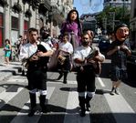 Cabezudos, abriendo las fiestas de Caldas. 