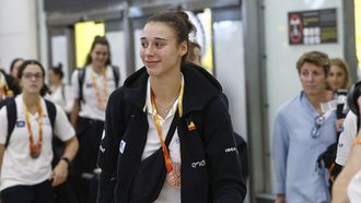 Raquel Carrera, a su llegada a Espa�a despu�s del bronce logrado en el Mundial.