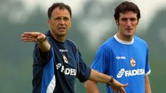 Joaqu�n Caparr�s, junto a Lionel Scaloni en el 2005.