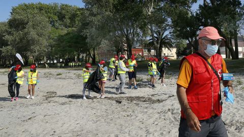 Programa Ludieduca de Jealsa y La Cruz Roja con motivo del d�a de los oc�anos en Barra�a y o Areal