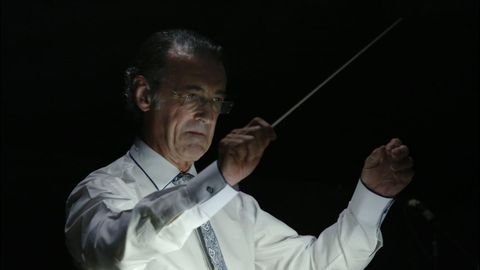 Gmez Martnez, dirigiendo uno de los ensayos de Don Giovanni en el teatro Coln