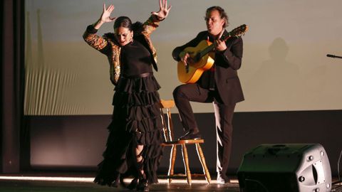 Un grupo flamenco en el acto de recuerdo del vigsimo aniversario del hermanamiento con Almendralejo.