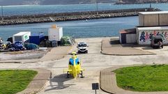 El helic�ptero con base en Santiago, durante su aterrizaje en Mux�a, aunque finalmente la evacuaci�n fue por tierra 